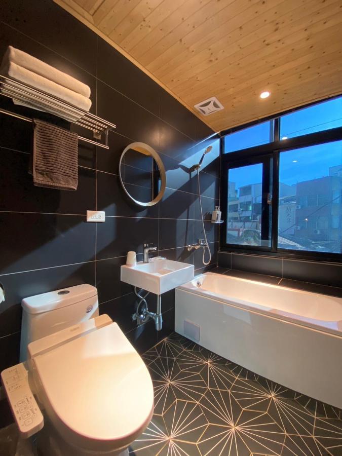 良文旅2館ryou Hotel Vintage - II تاينان المظهر الخارجي الصورة