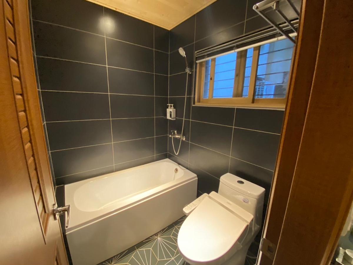 良文旅2館ryou Hotel Vintage - II تاينان المظهر الخارجي الصورة